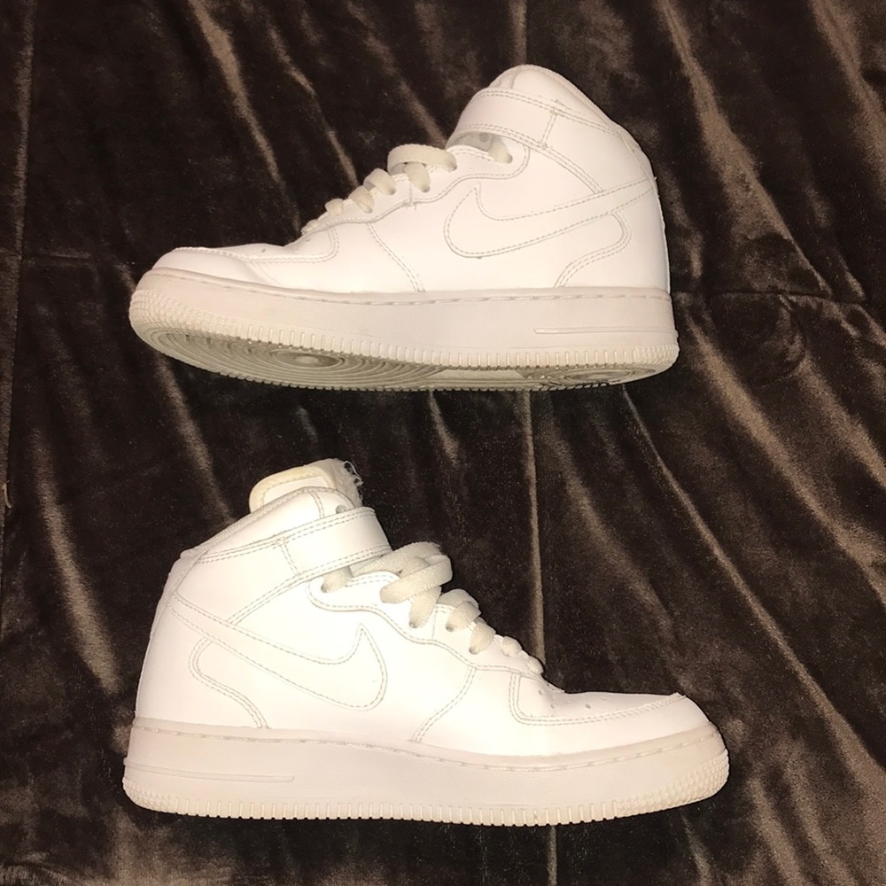 Women’s 5.5, kids 4y Nike Air Force ones!!!